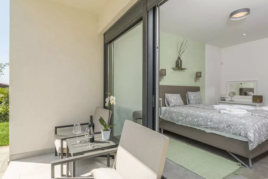 269922-Bedroom