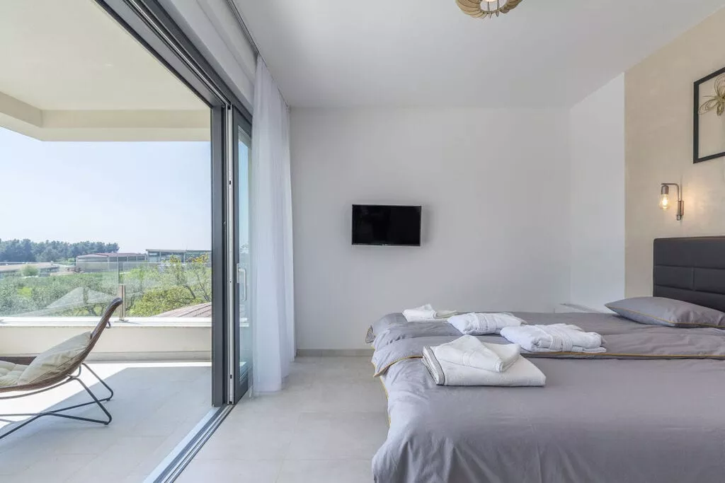 269922-Bedroom