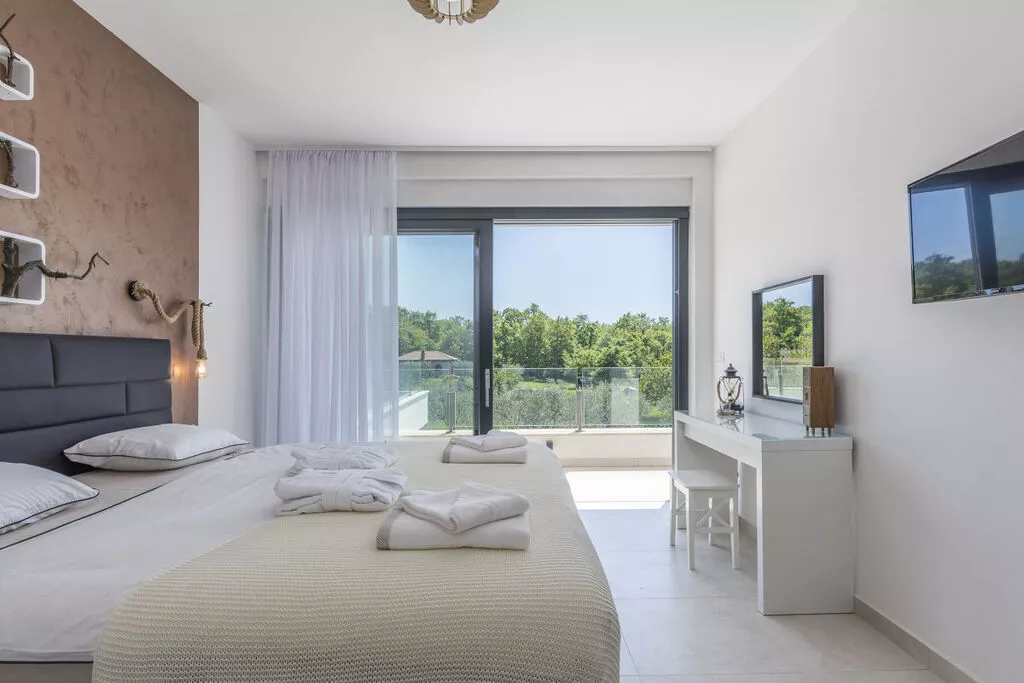 269922-Bedroom