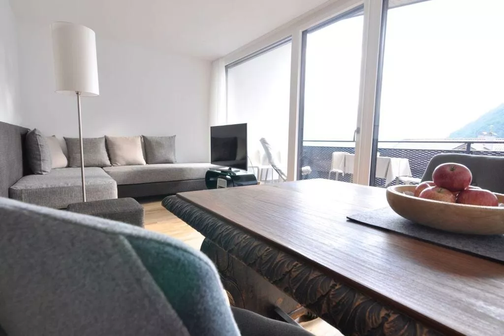 140290-Living room