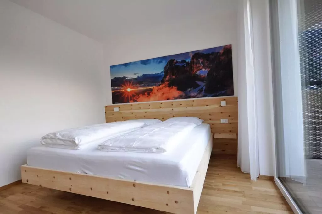 140290-Bedroom
