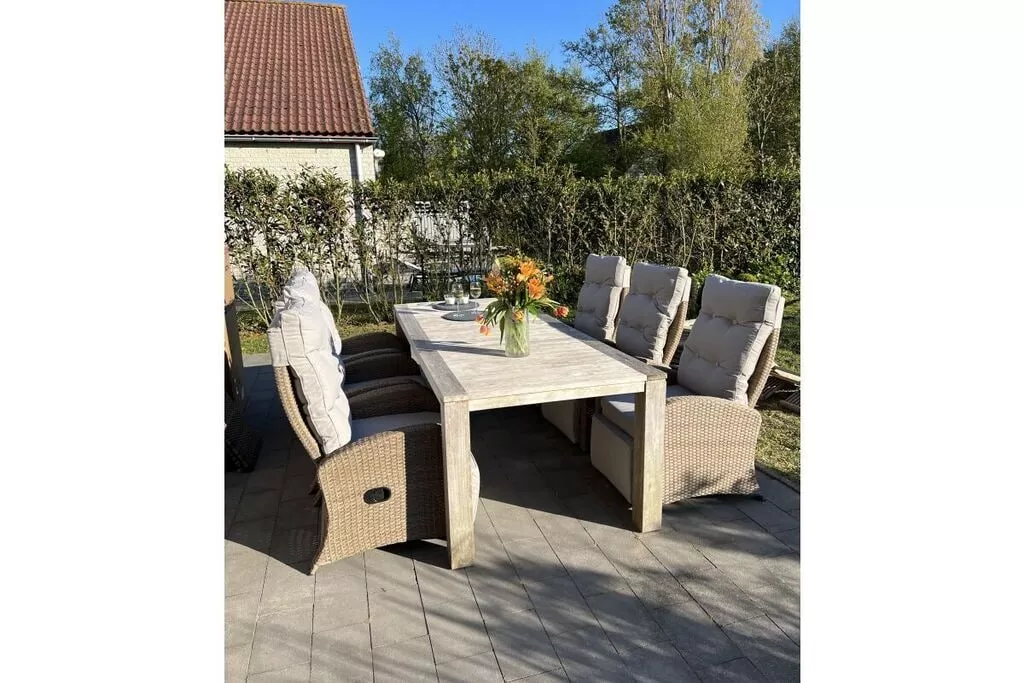 395671-Dining room