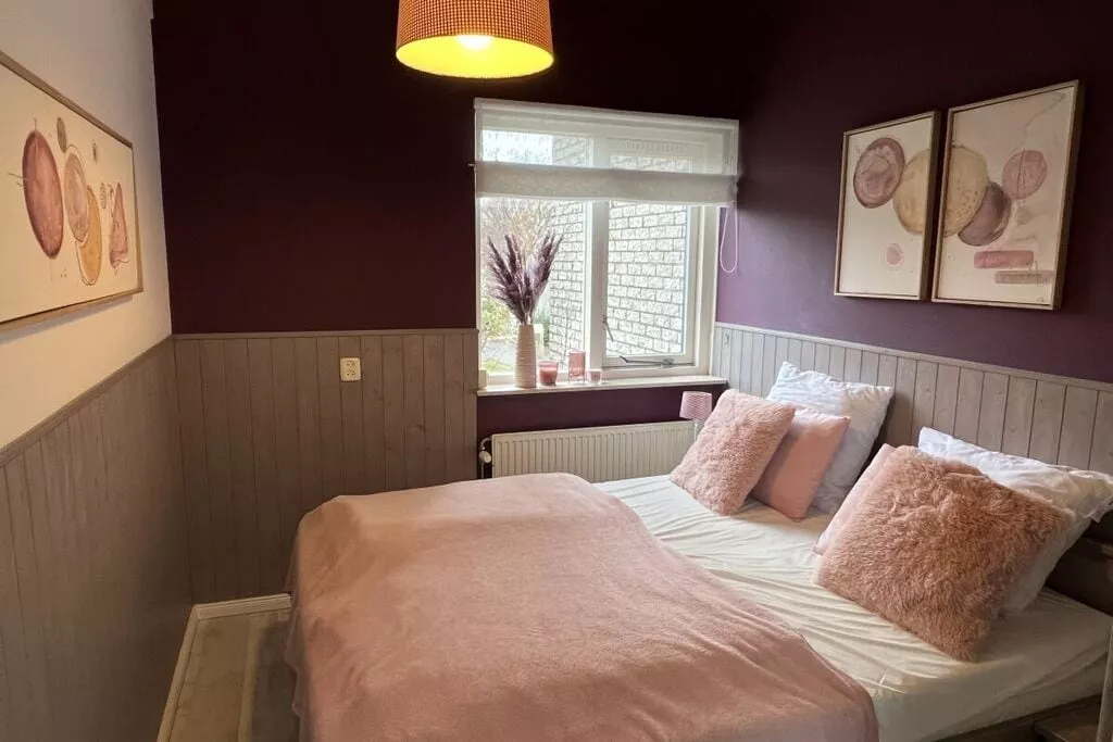 395671-Bedroom