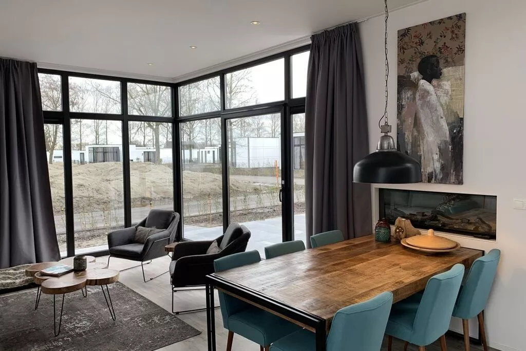 256517-Dining room