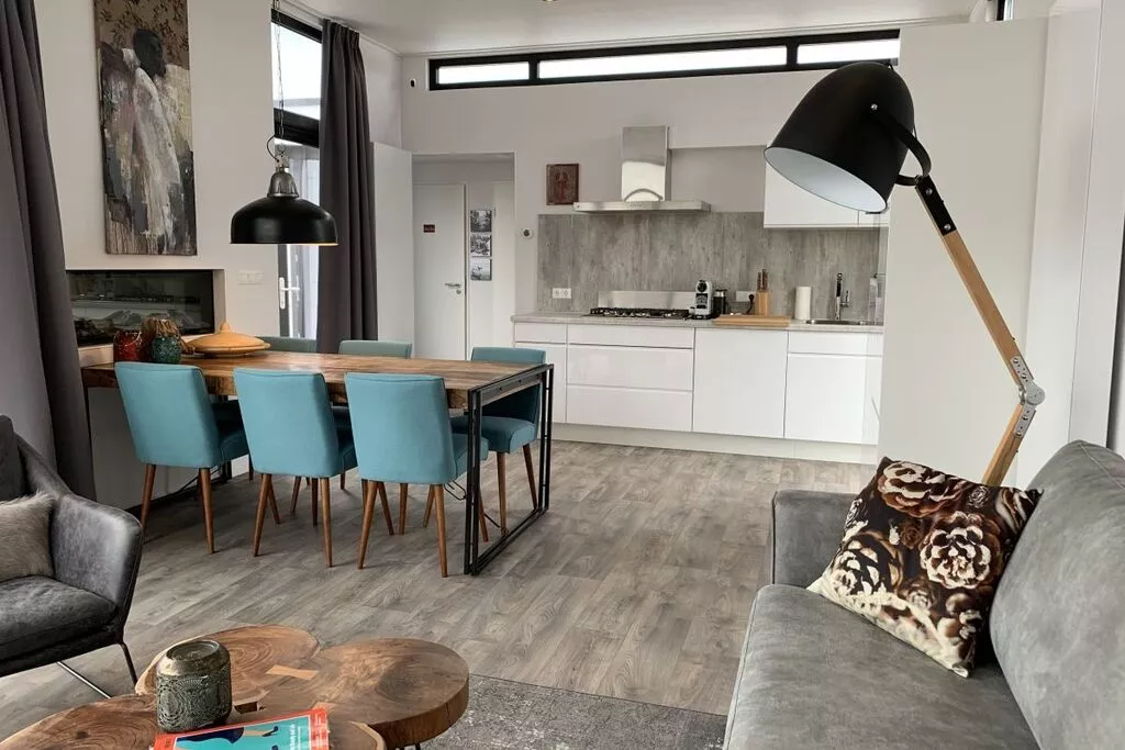256517-Dining room