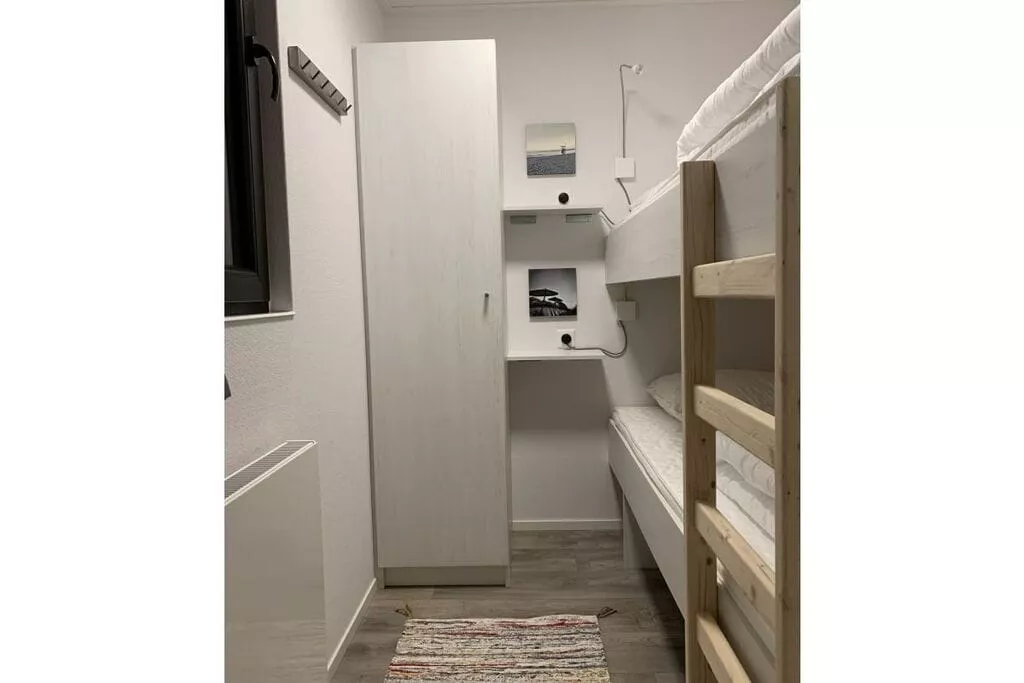 256517-Bedroom
