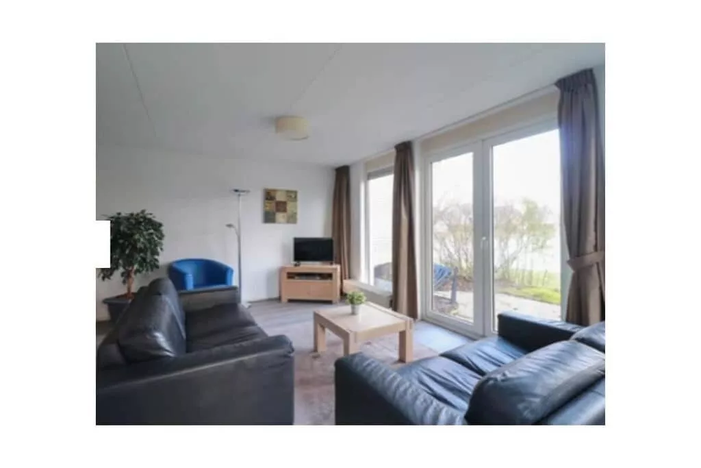 433051-Living room