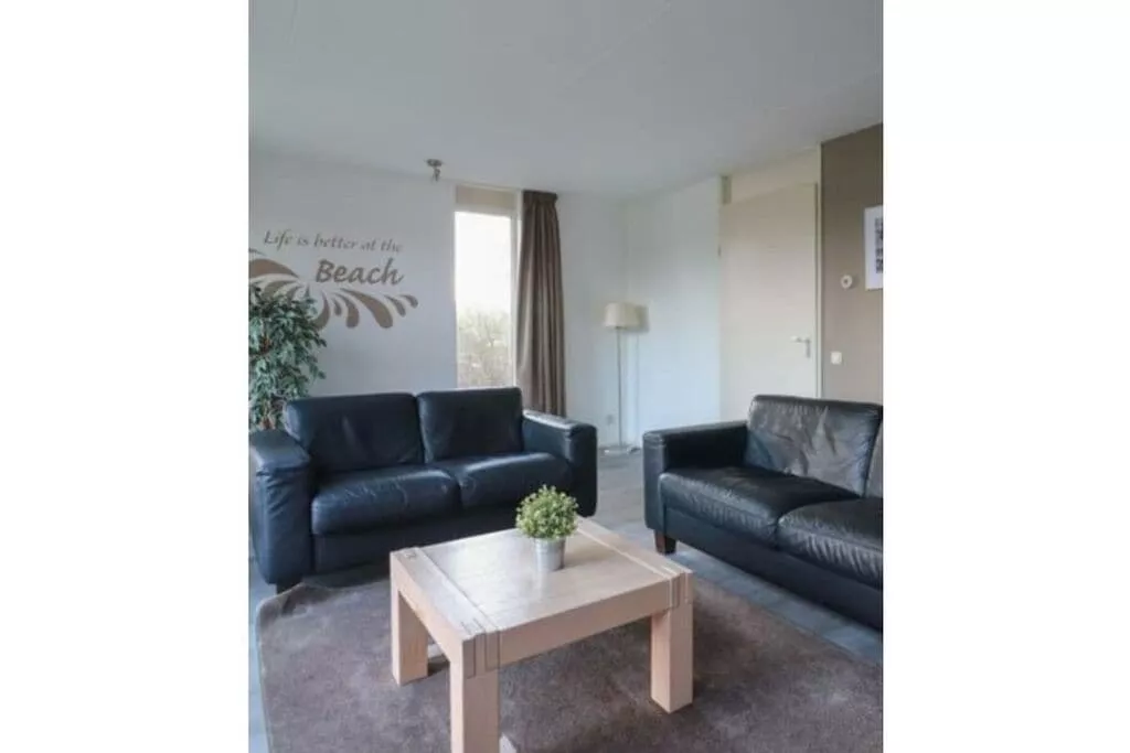 433051-Living room