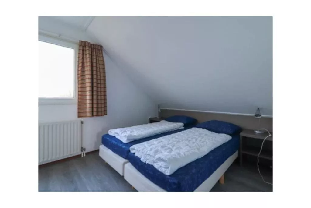 433051-Bedroom