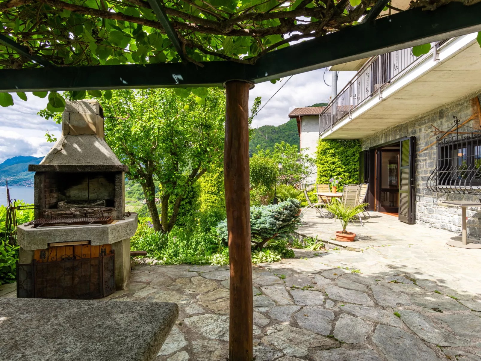 Cape Cod-Outside