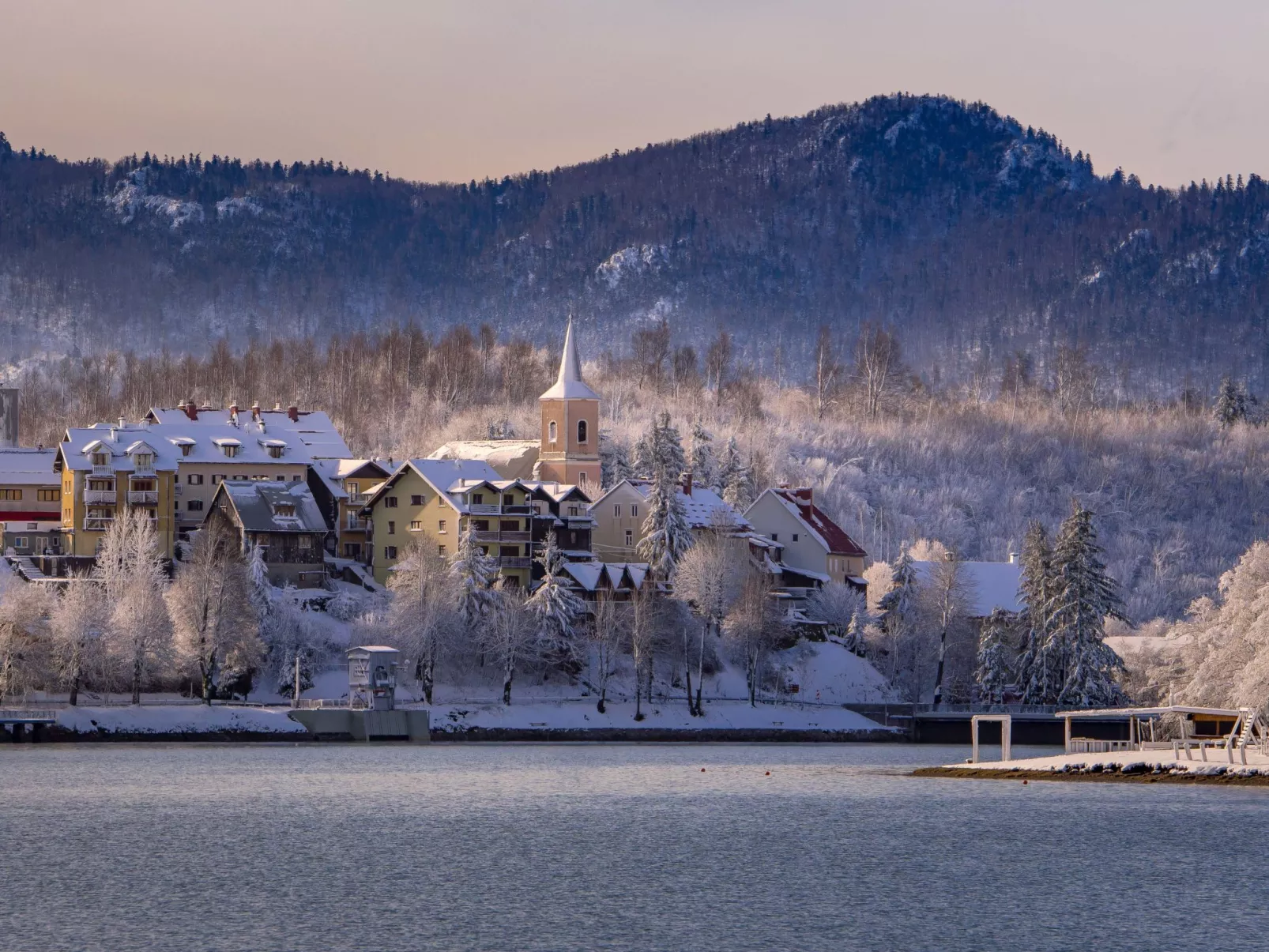 Ravno-Area