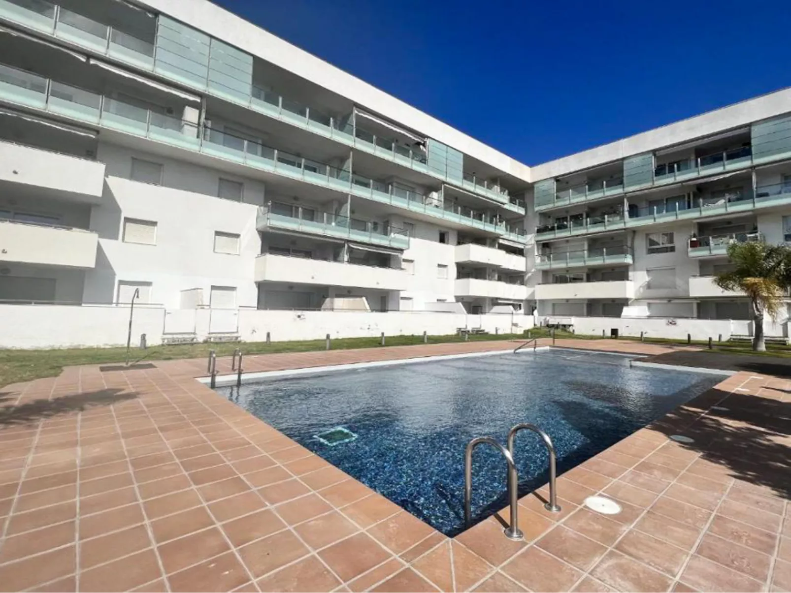 Aqua Marina-Outside
