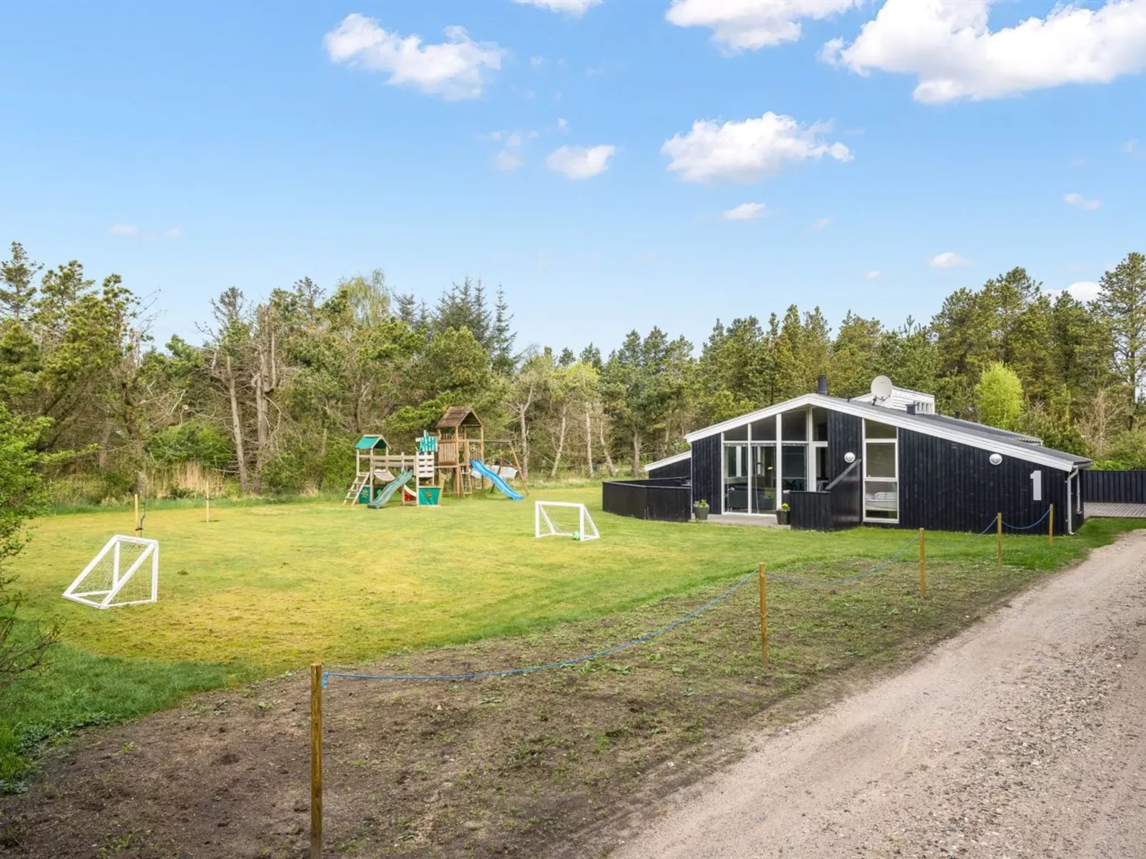 "Halwarth" - 250m from the sea-Outside