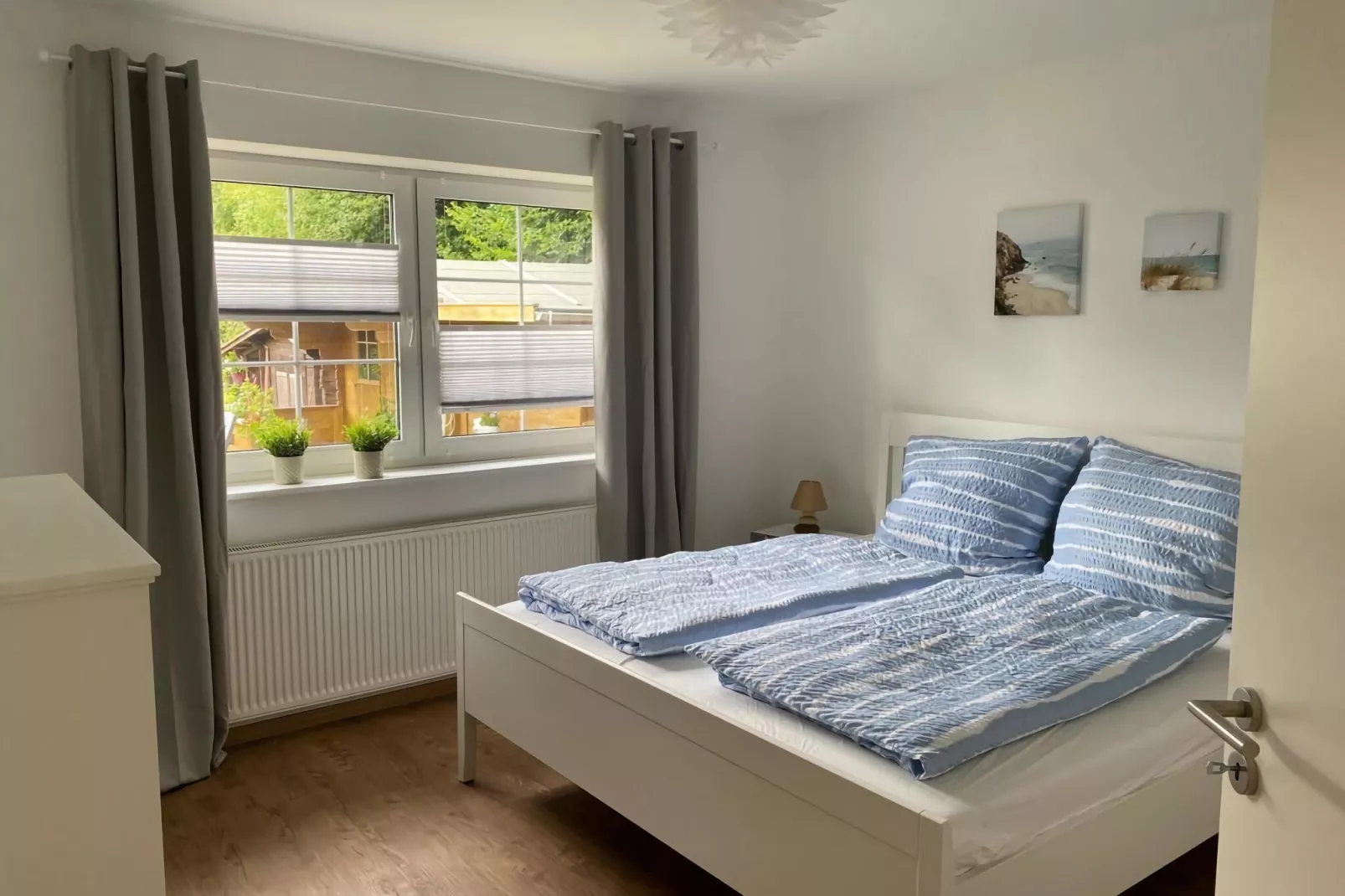 404589-Bedroom