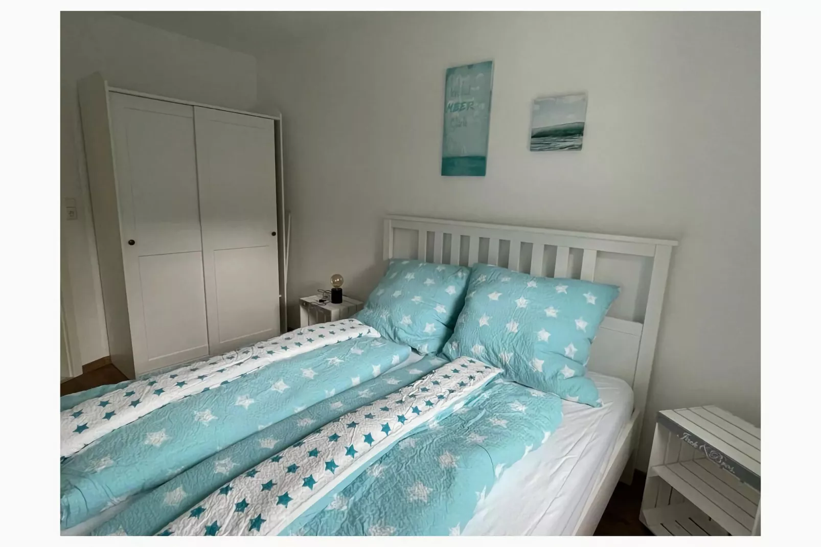 404589-Bedroom