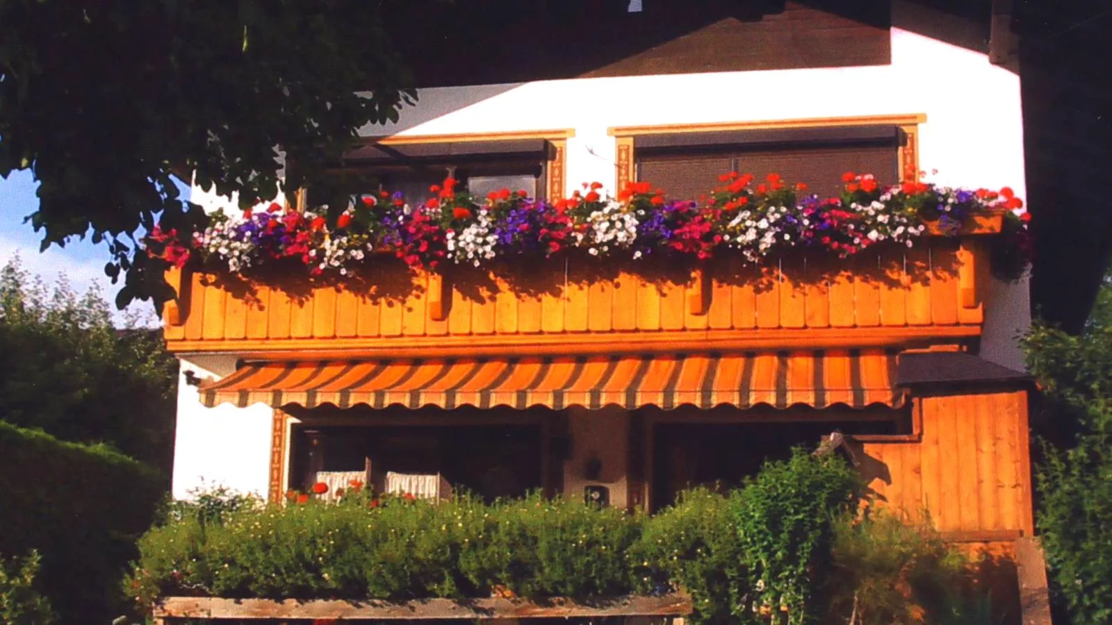 Veronika-Exterior summer