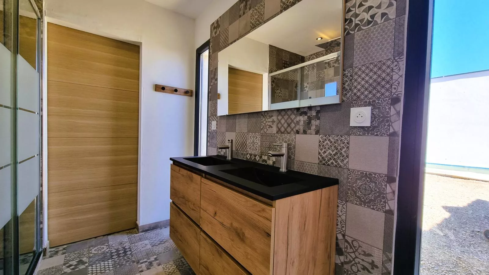 Le Catamaran-Bathroom