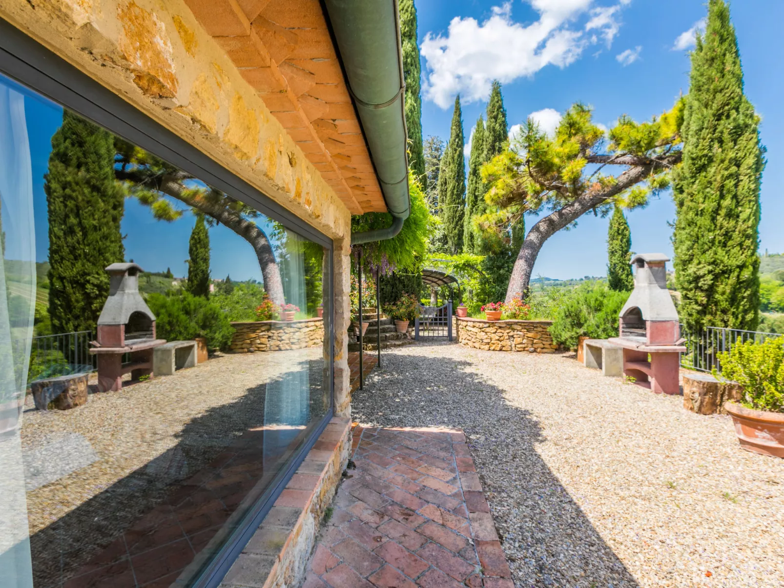 Il Sangiovese-Outside