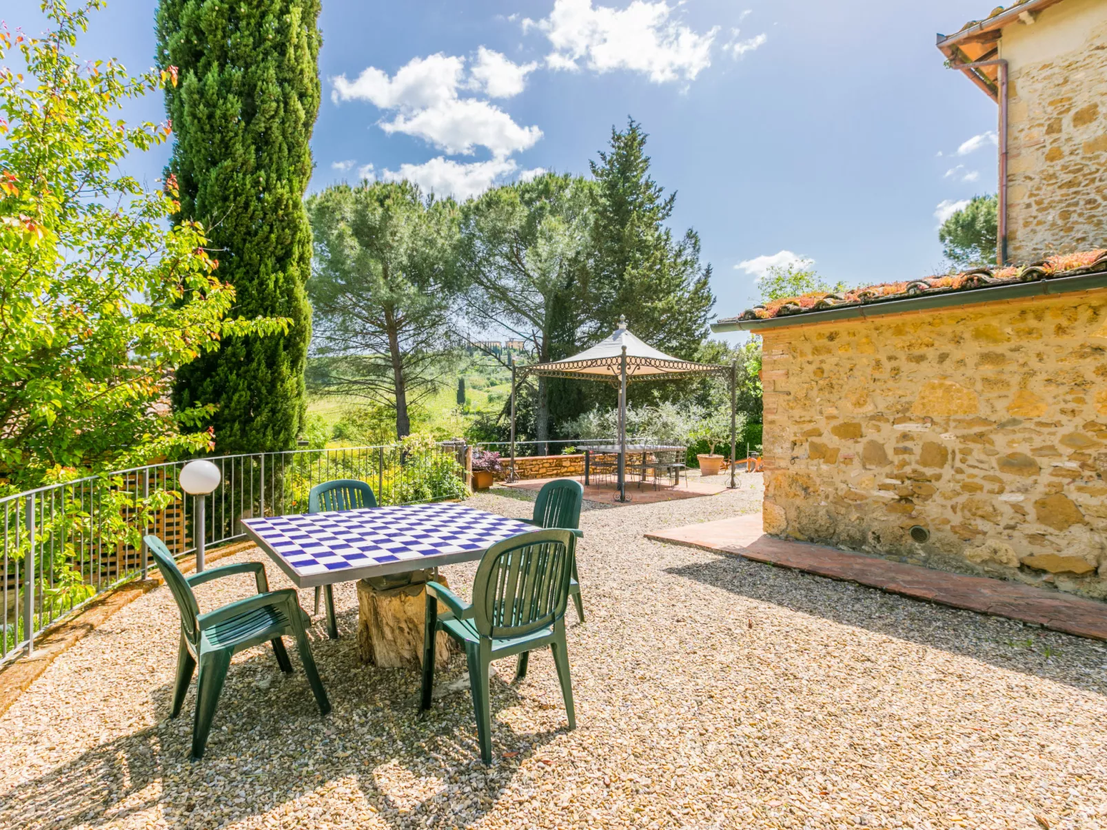 Il Sangiovese-Outside