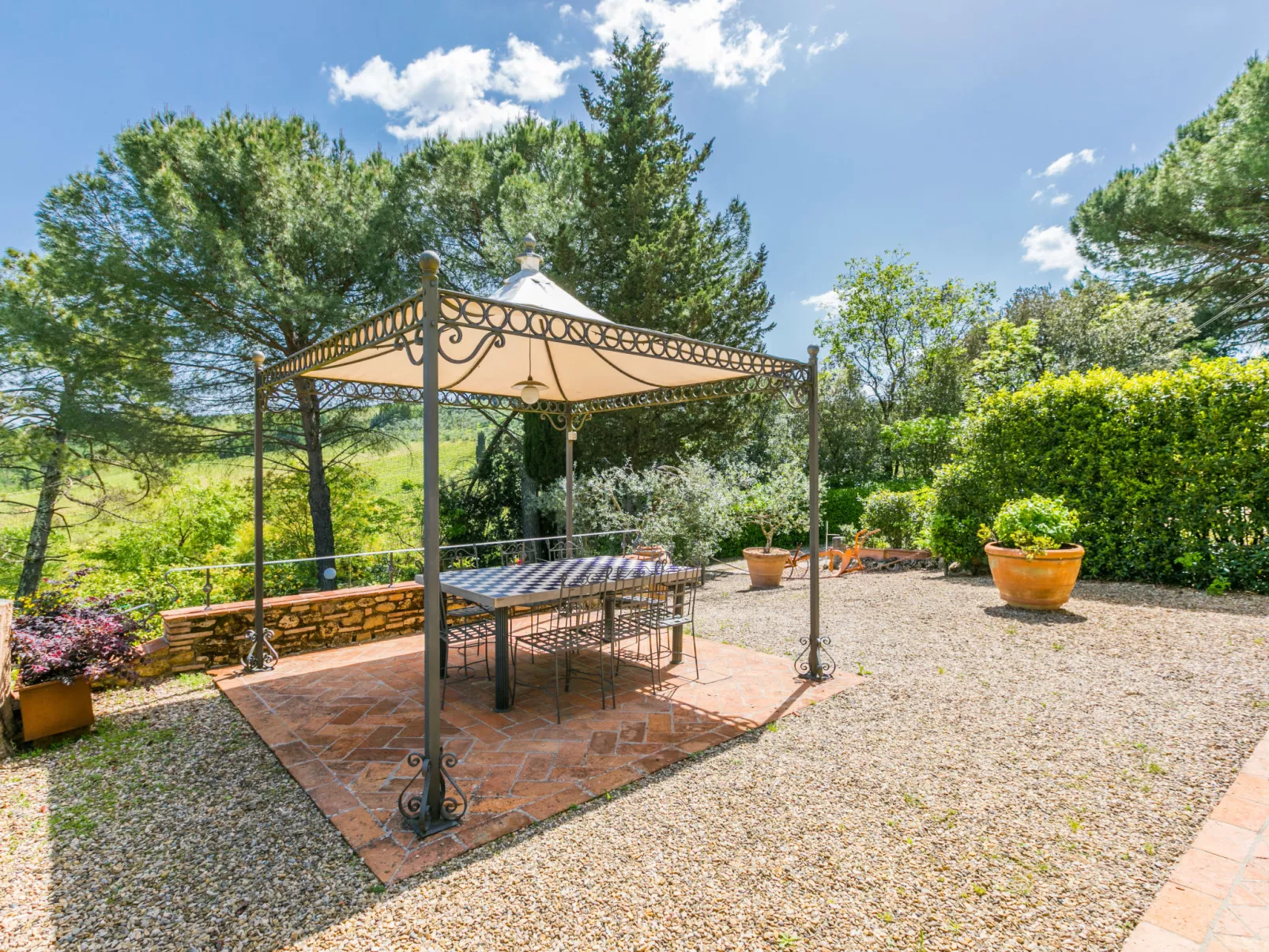 Il Sangiovese-Outside