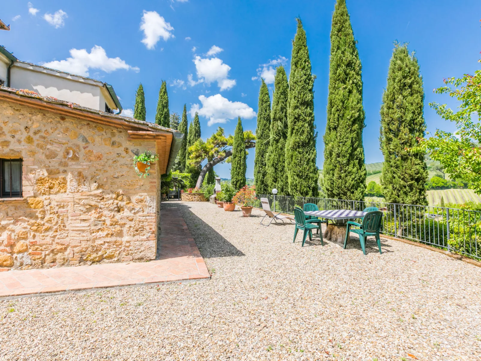 Il Sangiovese-Outside