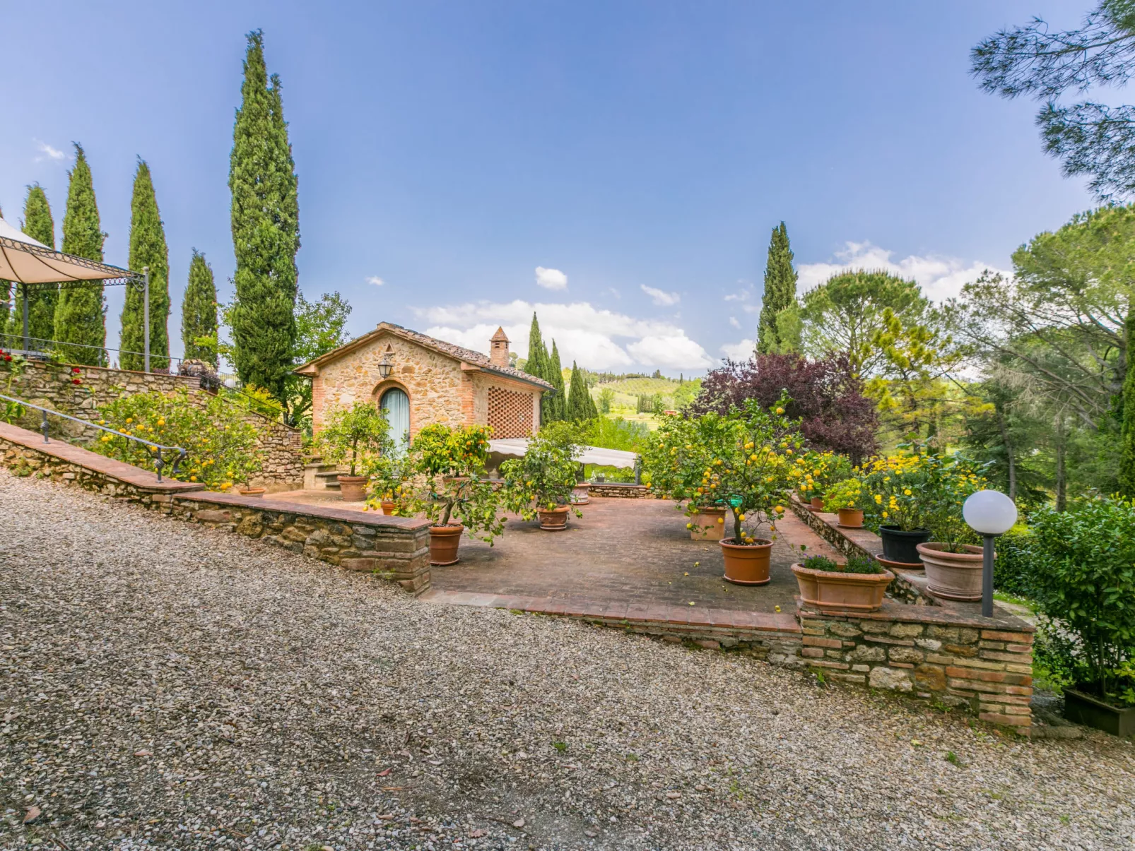 Il Sangiovese-Outside