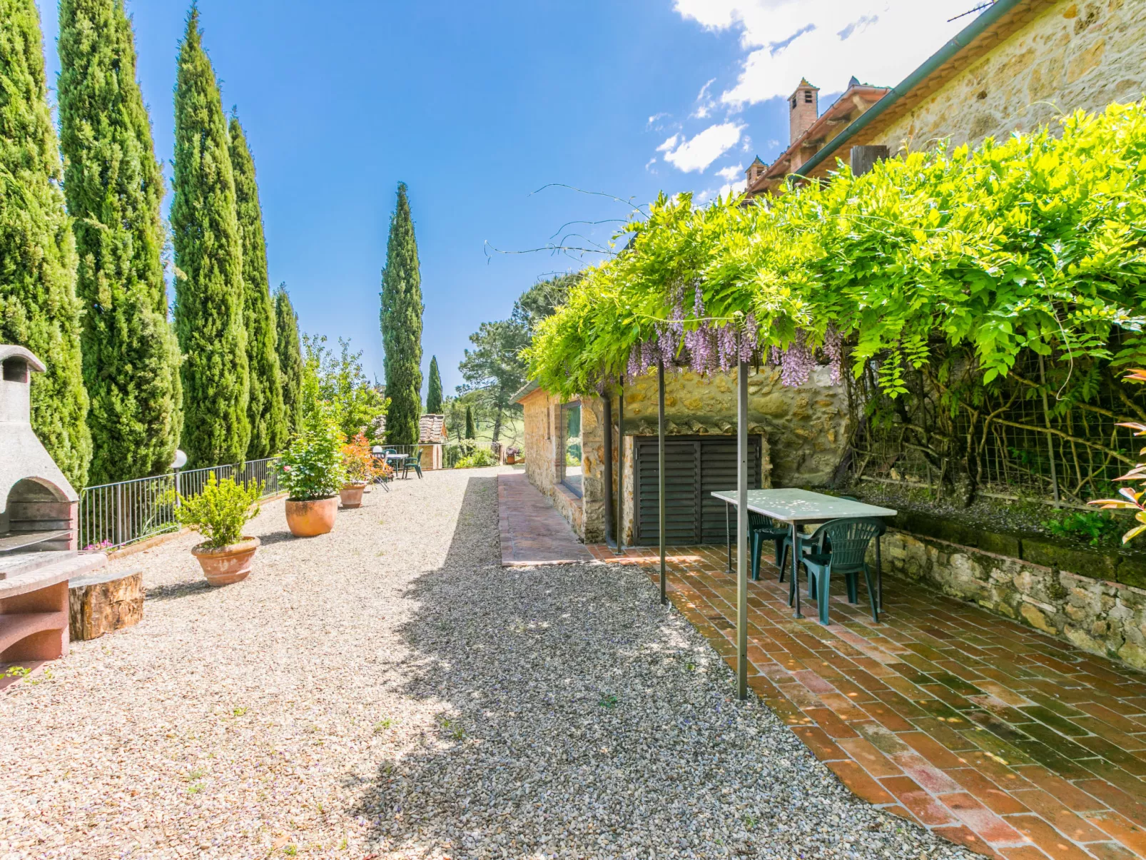 Il Sangiovese-Outside