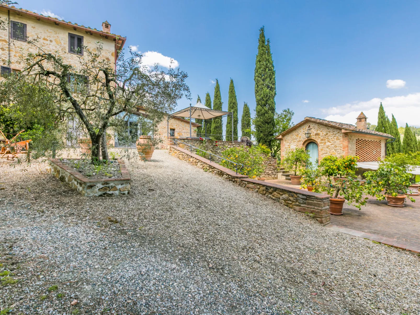 Il Sangiovese-Outside