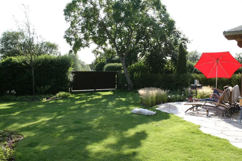 99348-Gardens summer