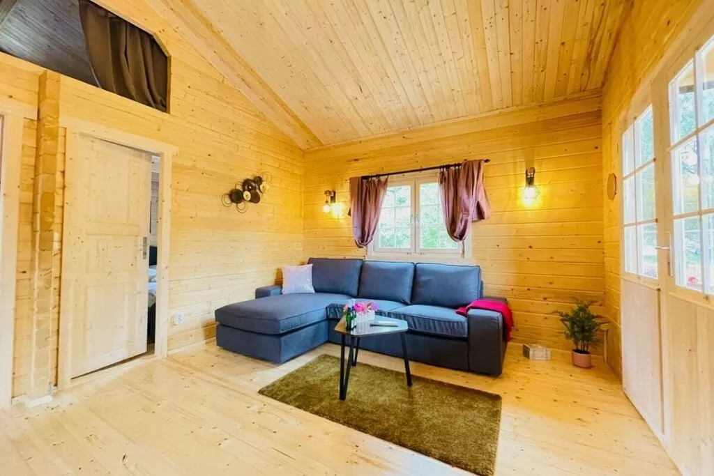 285249-Living room
