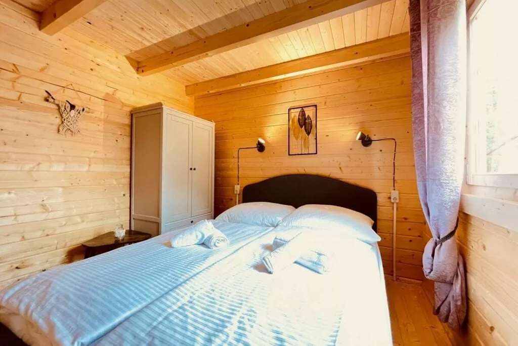 285249-Bedroom