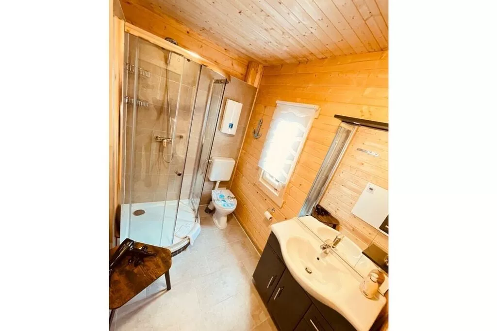 285249-Bathroom
