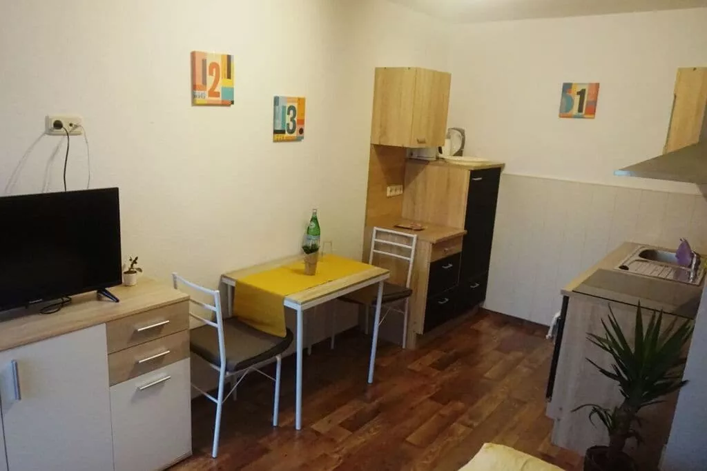 285244-Bedroom