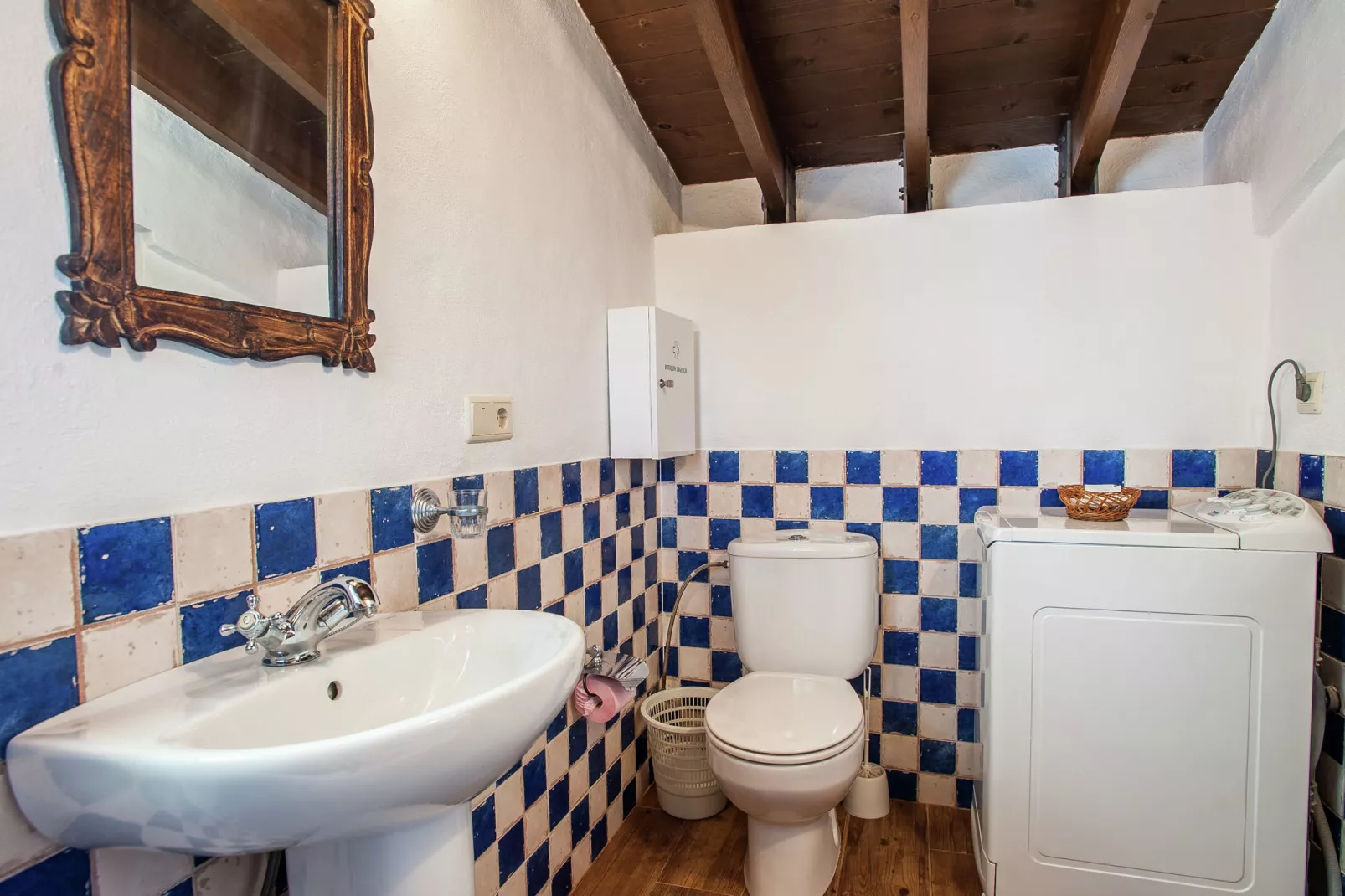 La Cocineta-Bathroom