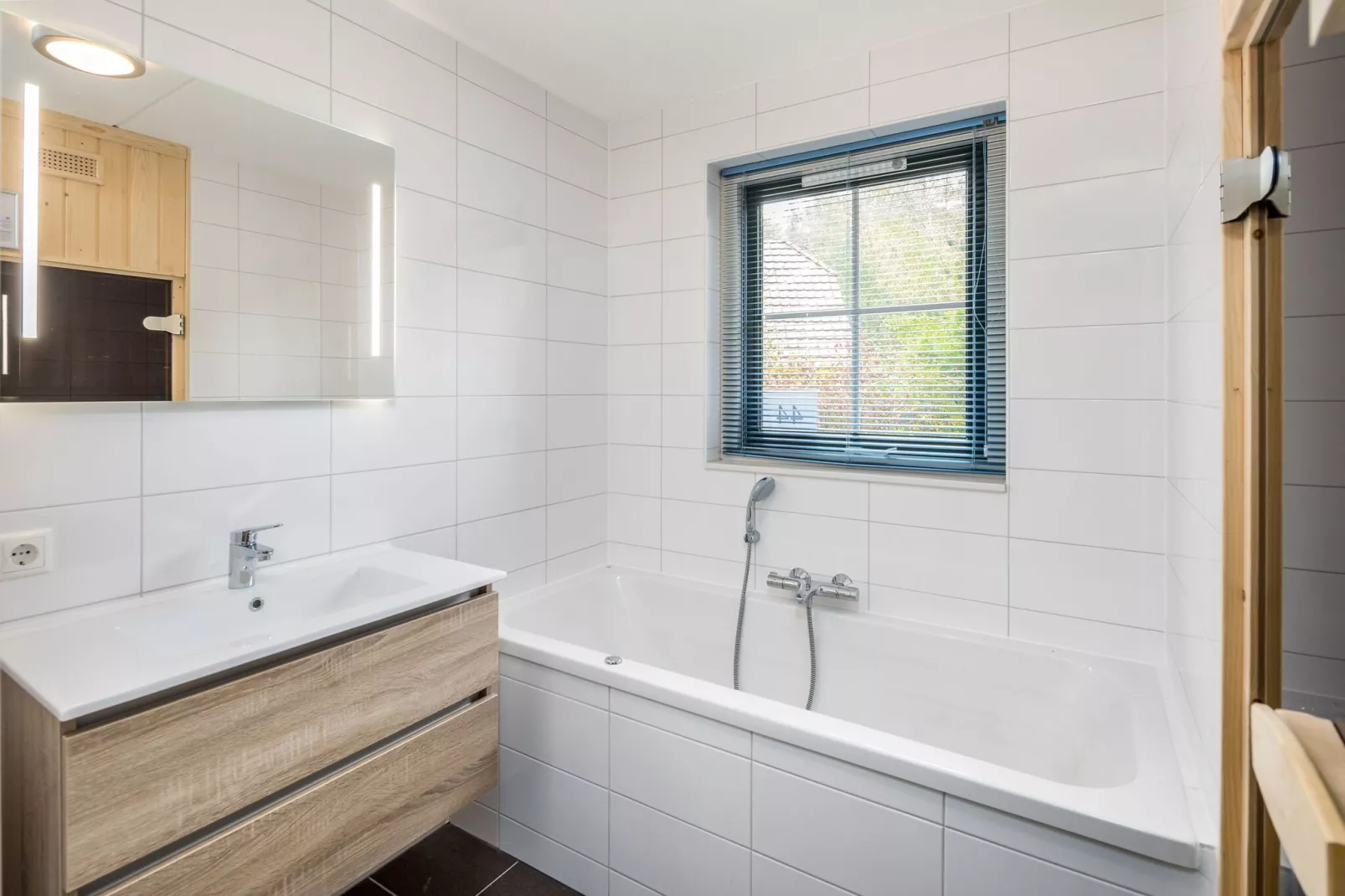 Landgoed Het Grote Zand 15-Bathroom
