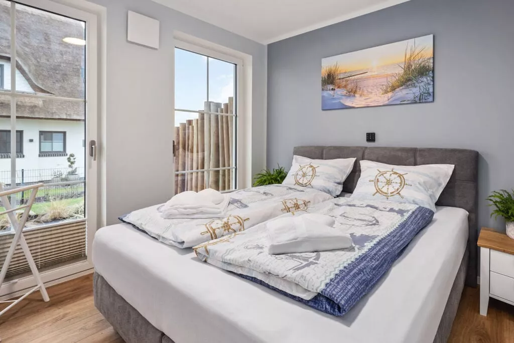 482089-Bedroom