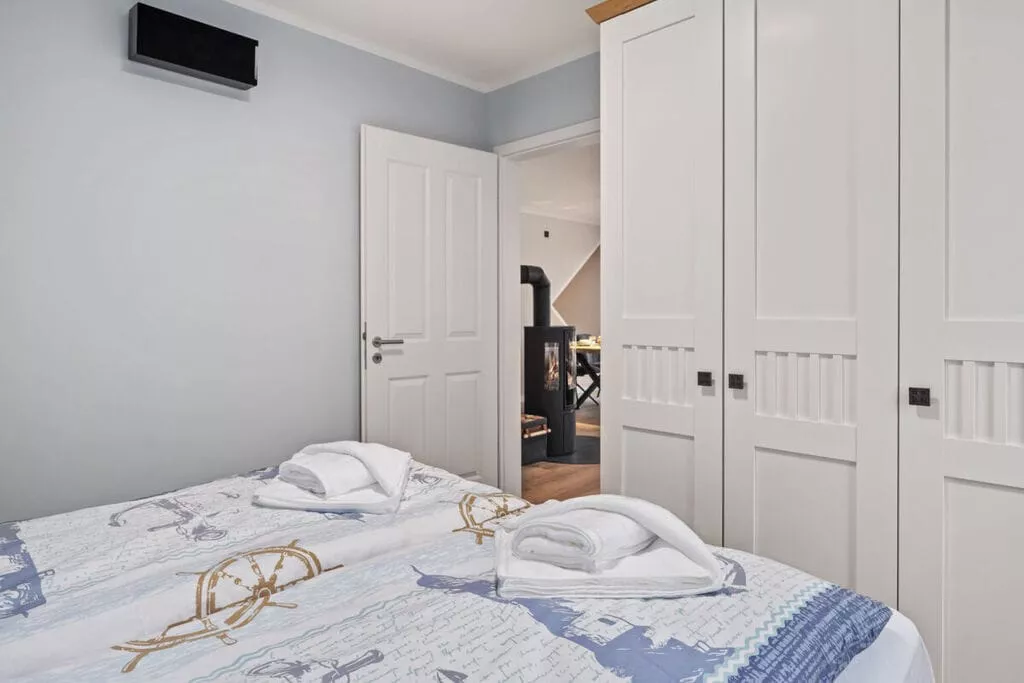 482089-Bedroom