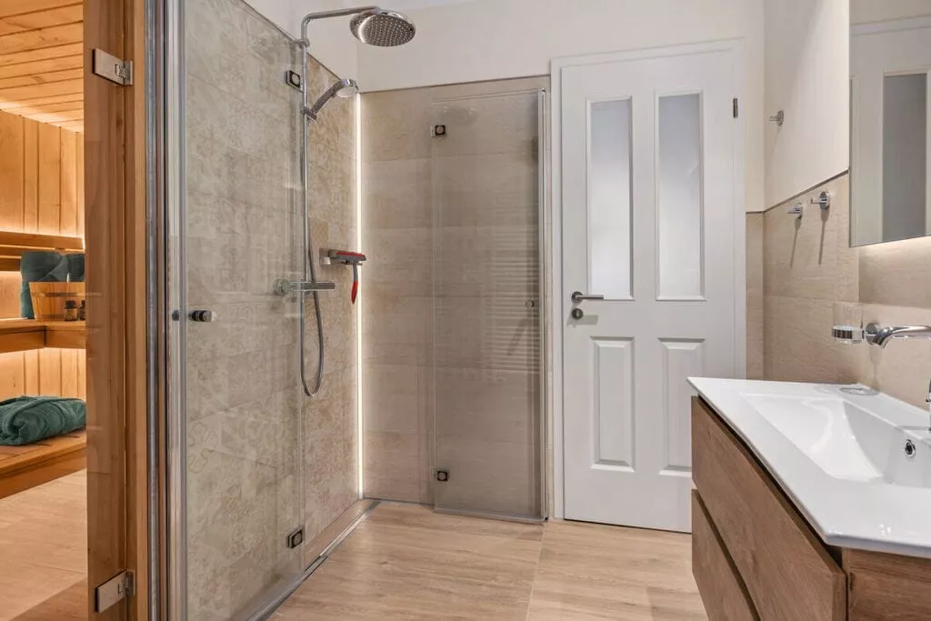 482089-Bathroom