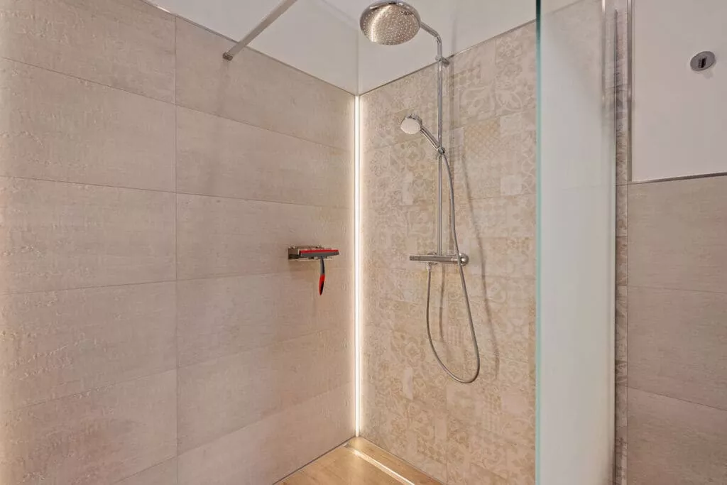 482017-Bathroom