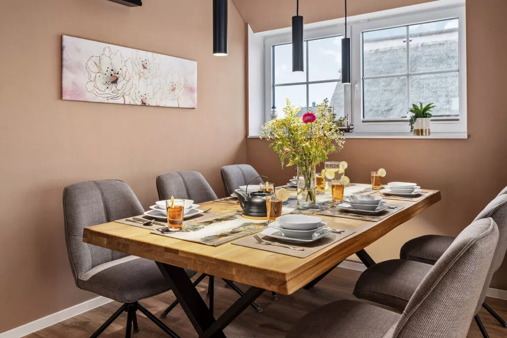 482017-Dining room