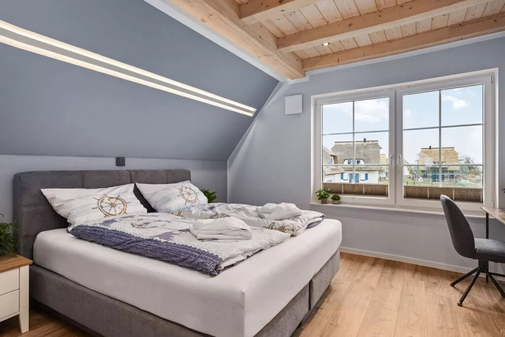 482017-Bedroom