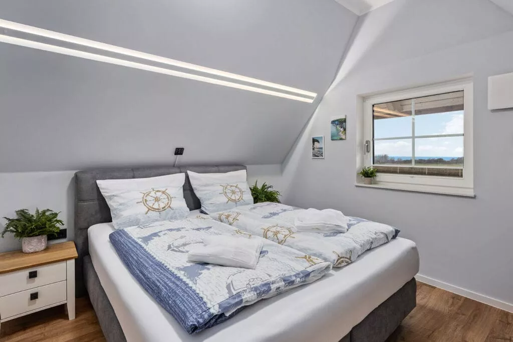 482017-Bedroom