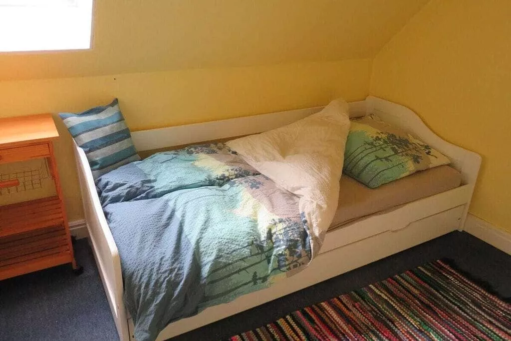 324206-Bedroom