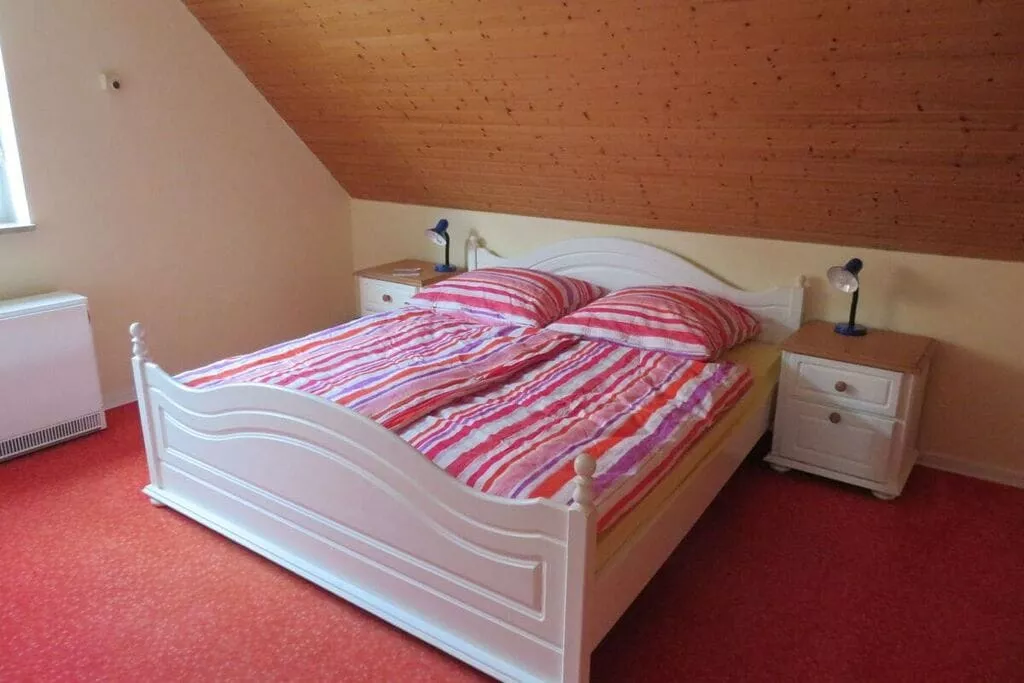 324206-Bedroom
