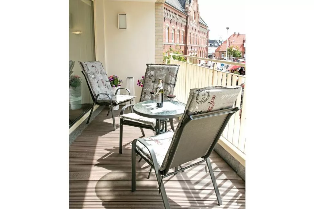 300329-Terrace balcony
