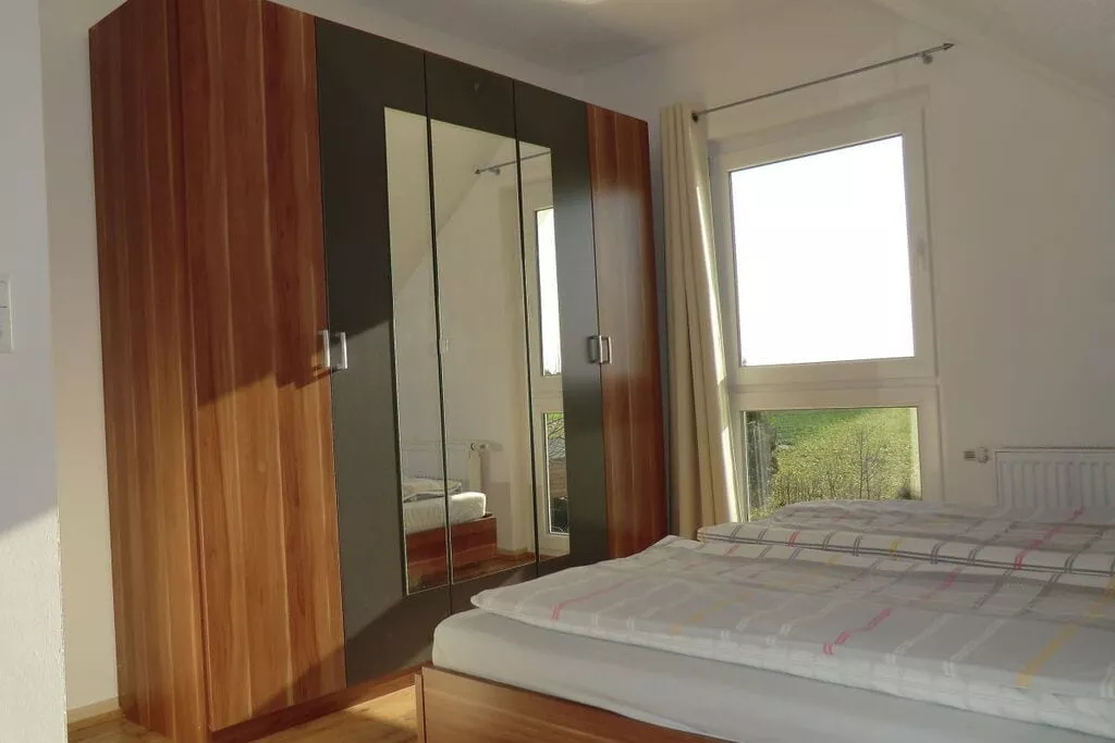 45215-Bedroom