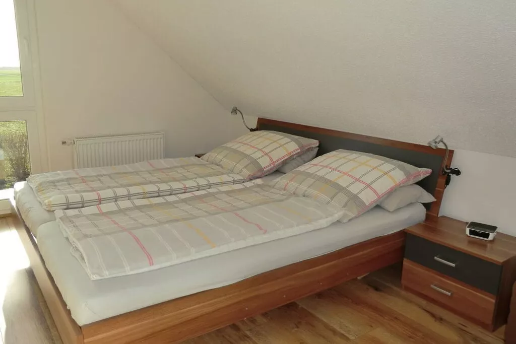 45215-Bedroom