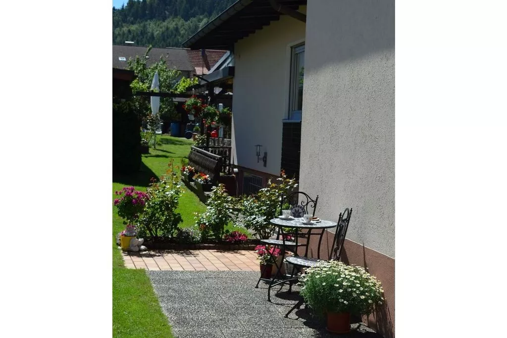 255403-Gardens summer