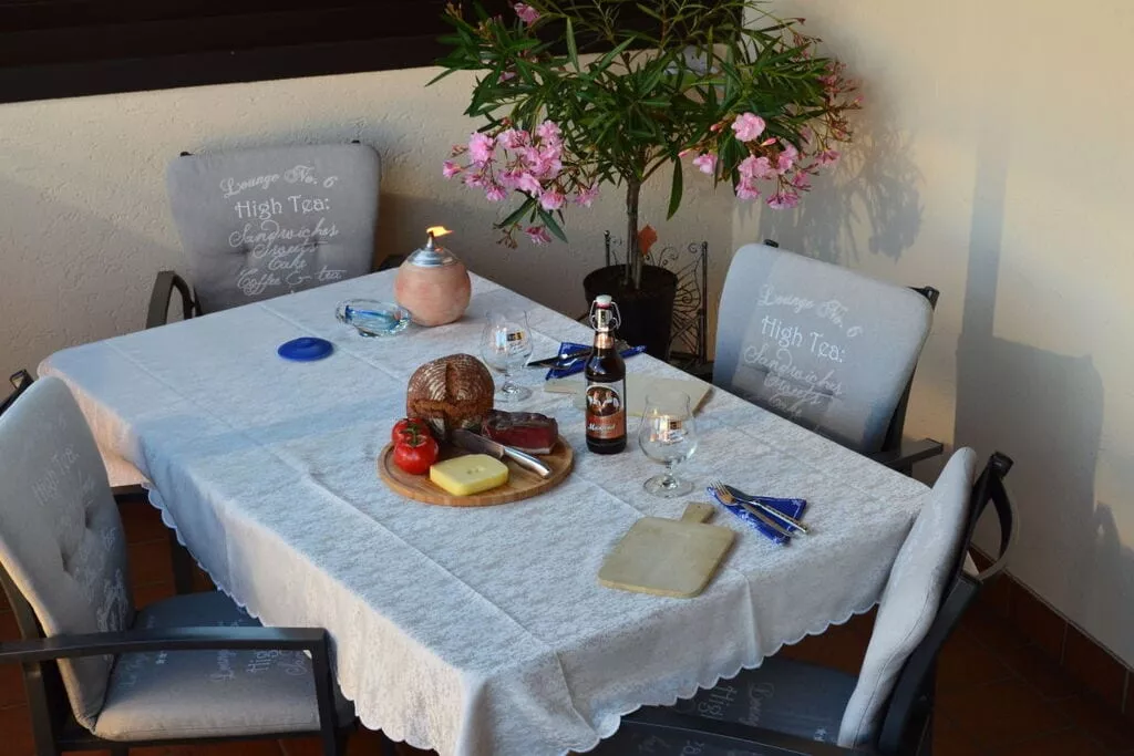 255403-Dining room