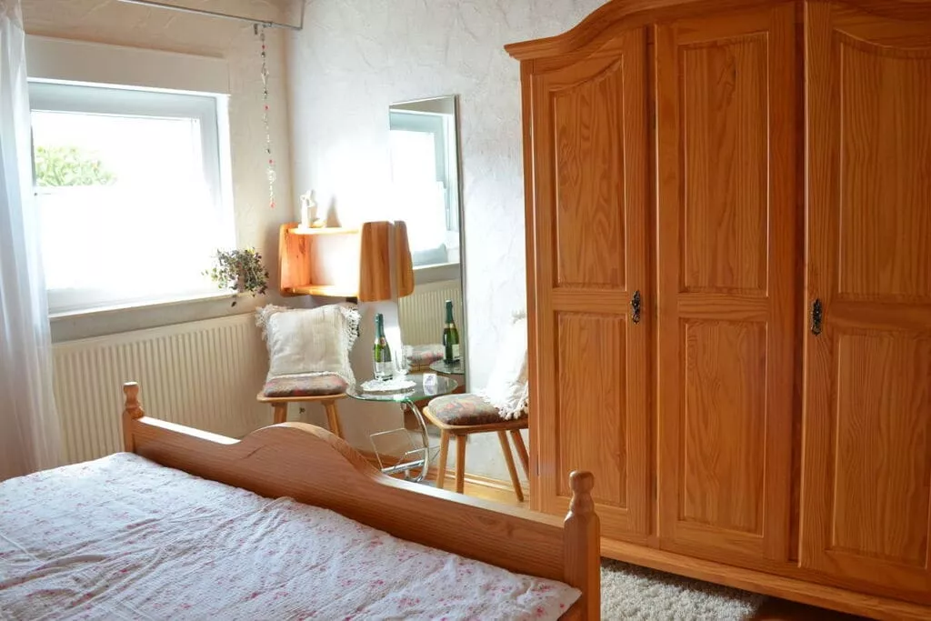 255403-Bedroom